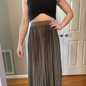 NWT Green pleated maxi skirt - south moon under